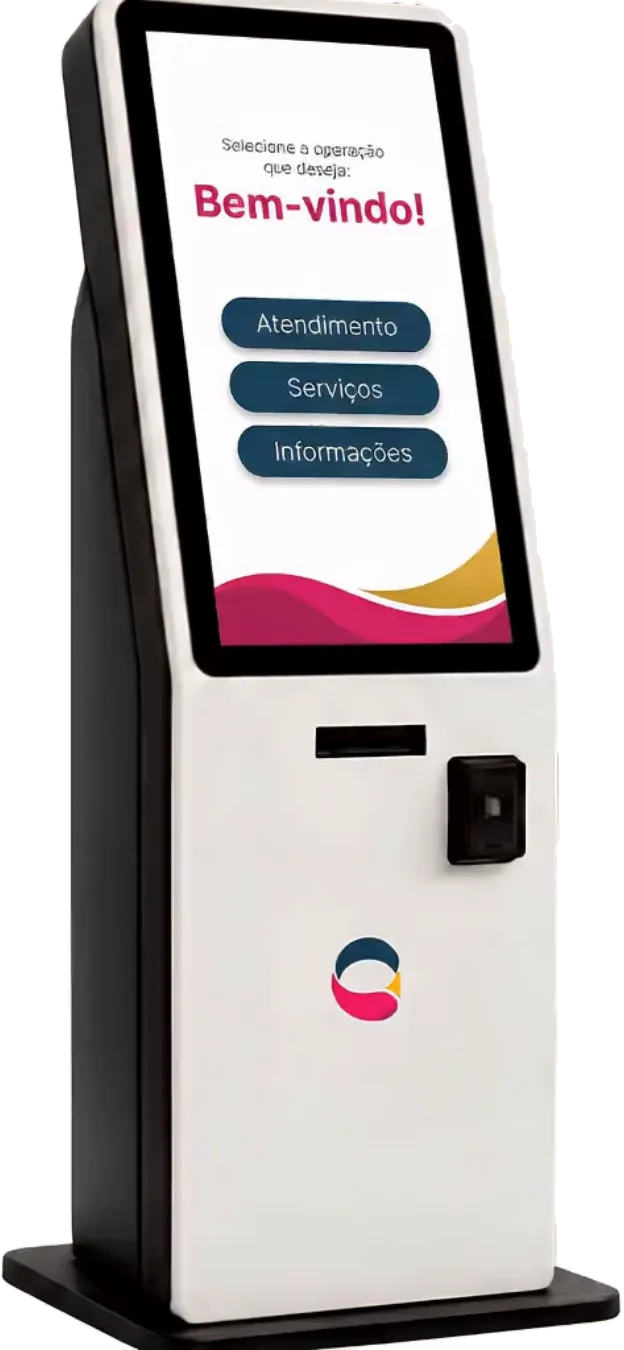 Totem de autoatendimento da QPrime, com a tela pedindo “Selecione a operação que deseja” acima de uma saudação e das opções Atendimento, Serviços e Informações.